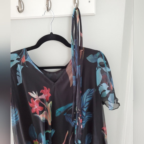 Flowy Floral Dress - Picture 6 of 11